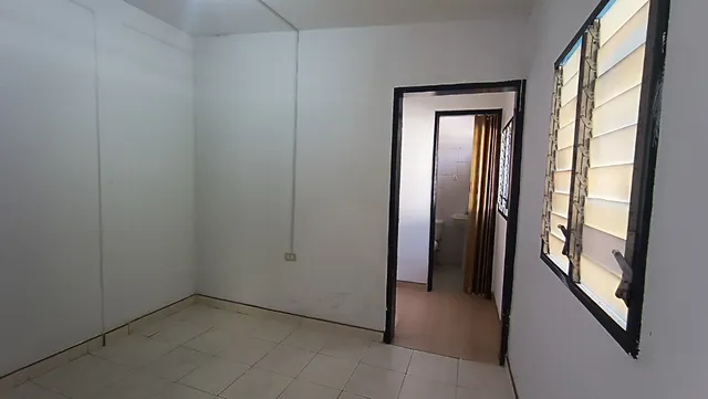 Desireé De Sousa Alquila Local Comercial Zona Centro Barquisimeto, Baños, Tanque, Estacionamiento Para Carga Y Descarga, 120mts, #25-16150