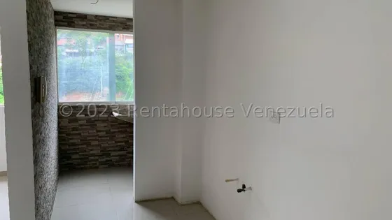 Apartamento En Venta En La Vaquera Con Áreas Semi Remodeladas