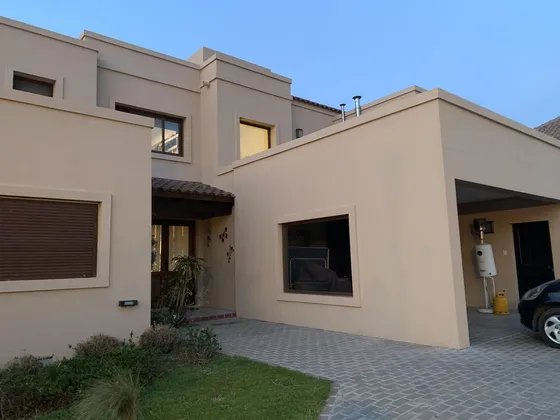 Casa En Venta De 4 Dormitorio  En Rosario - Golf Country Club