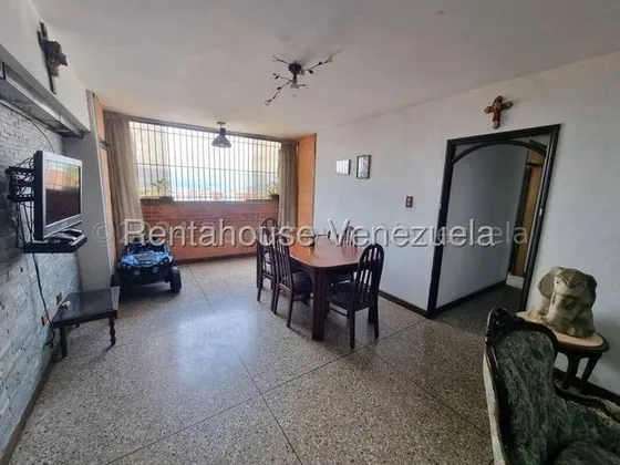 Erika Armeya Vende, Apartamento En La Avenida Lara De Barquisimeto. Flex: 25-18566