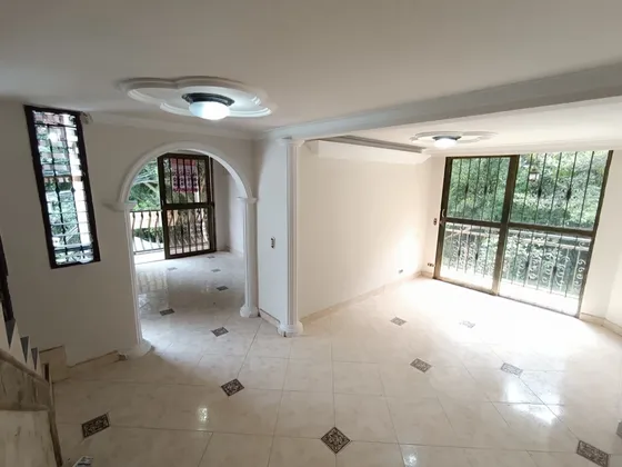 Venta De Casa Amplia Bien Terminada Serramonte Bello 