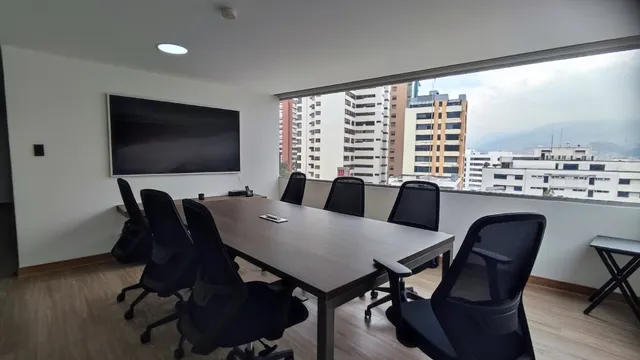 Oficina De 170mt Remodelada En La Mejor Zona De La Ciudad, Sector González Suárez.