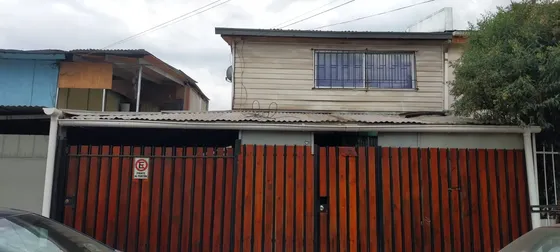 Encantadora Casa De 2 Pisos. Calle Río Volcán