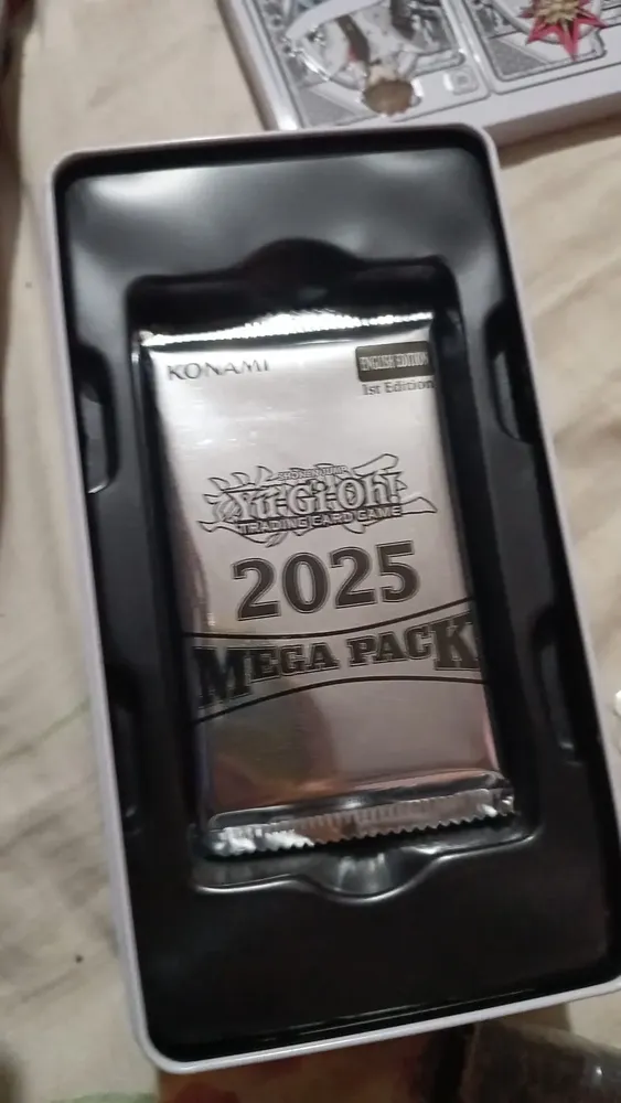 Yu-gi-oh! Lata Mega Tin 2025 - Konami Idioma Inglês Mega pack Tin
