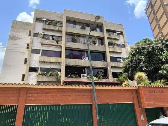 Apartamento En Venta, Ubicado En La Urbanizacion El Paraiso Mls #24-25117