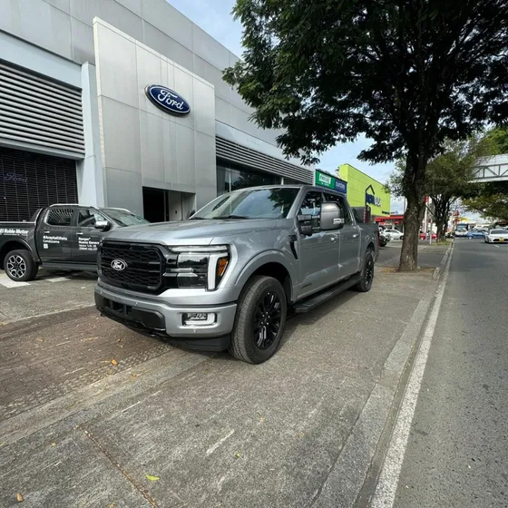 Ford F-150 Lariat Sport Hibrida