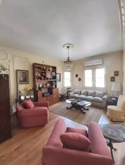 Casona Neoclásica Con Uso Mixto.