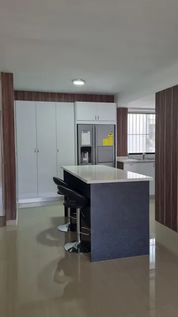 Hermoso, Amplio Apto. Remodelado. Nuevo. Minimalista.