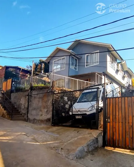 Casa En Venta De 5 Dorm. En Concepción