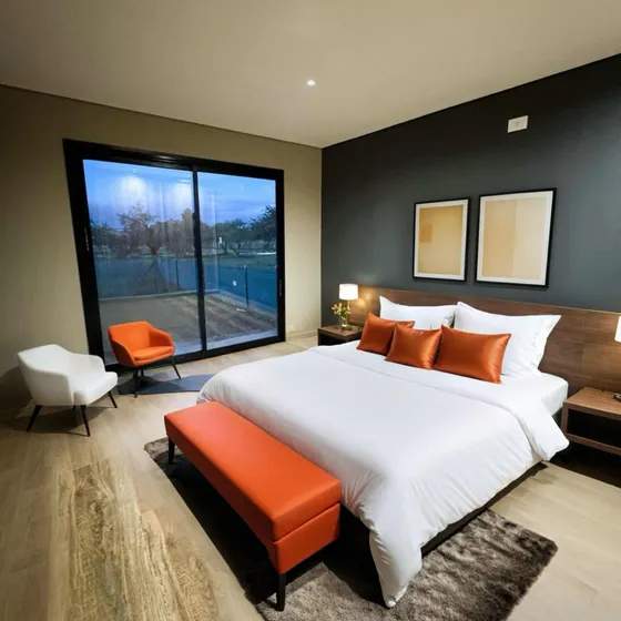 Casa 3 Ambientes Y 2 Baños Con Amplio Jardín Y Cochera
