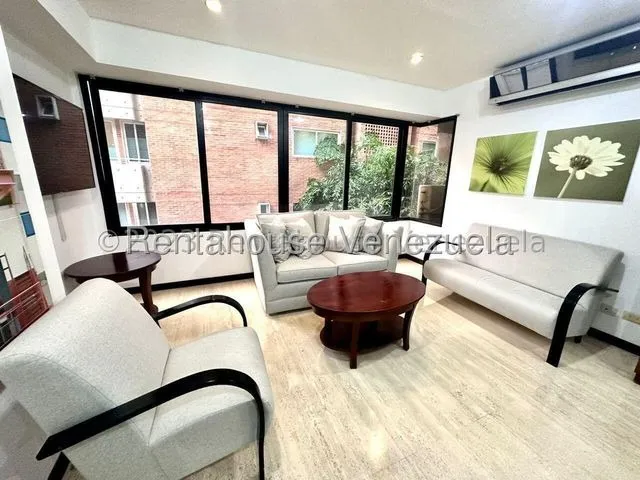 En Alquiler Hermoso Y Cómodo Apartamento, Completamente Amoblado En Campo Alegre.  25-20479