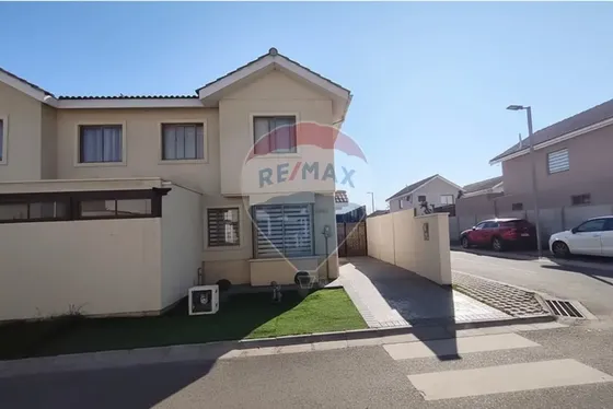 Casa En Venta En Laguna Del Sol Padre Hurtado