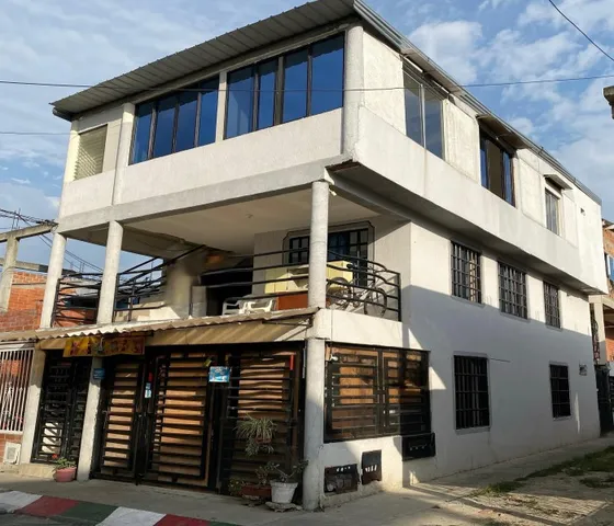 Vendo Casa Con ¡oportunidad De Inversión! Casa De 3 Pisos Con 3 Apartamentos Rentables A 5 Minutos De Cali Barrio Ciudad Del Campo  Palmira