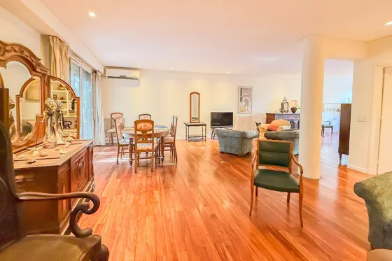 Imponente Casa En Venta 7 Ambientes Estilo Racionalista