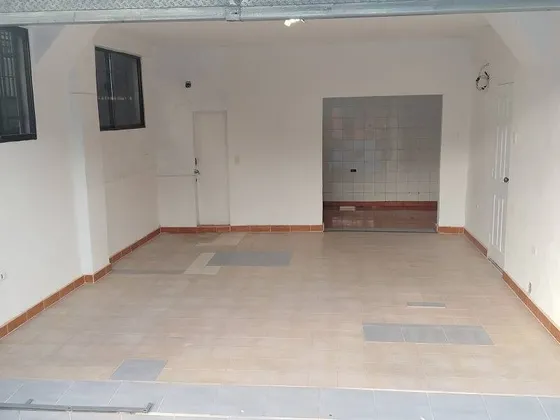 Local Comercial En Alquiler - Los Chaguaramos ¡potencia Tu Negocio En Los Chaguaramos!