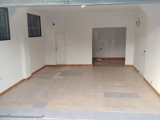 Local Comercial En Alquiler - Los Chaguaramos ¡potencia Tu Negocio En Los Chaguaramos!