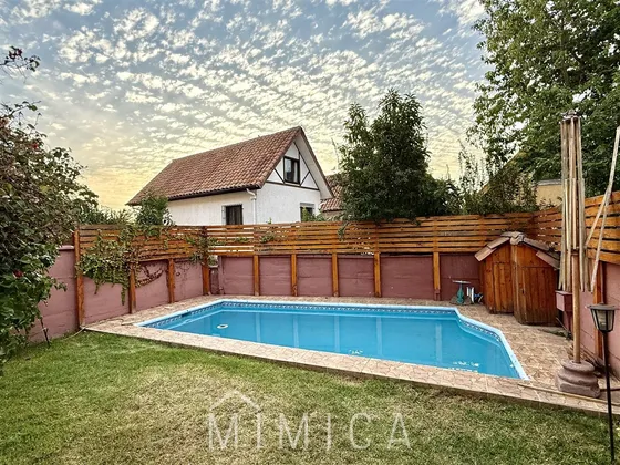 Linda Casa 4 Dormitorios Con Piscina En Lo Barnechea