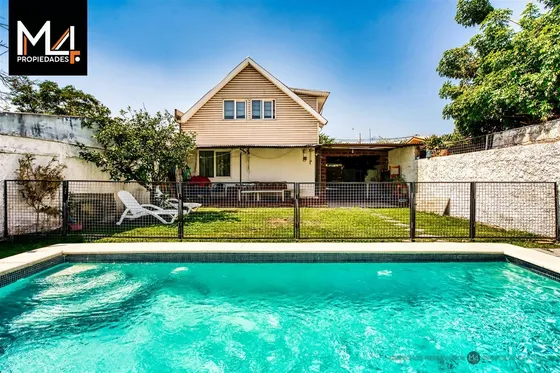 Casa En Venta De 5 Dorm. En San Joaquín