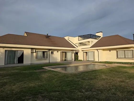Casa Con Fabulosa Parcela 4 Dormitorios En Suite, Chillán.
