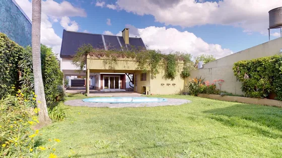 472 Entre 27 Y 28 City Bell - Casa En Venta . Posibilidad De Financiación !!!
