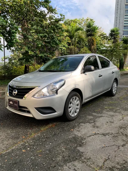 Nissan Versa 1.6 Drive Mecánico