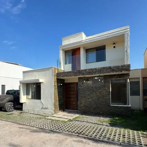 Hermosa Casa En Condominio Con Terraza Peñaflor