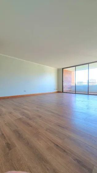 Departamento Amplio Y Luminoso En Las Condes Orientación No