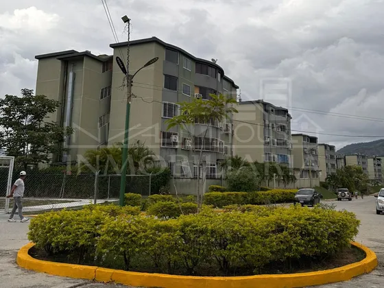 Apartamento En Venta En La Urbanización La Sabana Guatire - Estado Miranda 