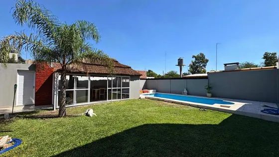 Casa En Venta - 3 Dormitorios 2 Baños - 300mts2 - Moreno