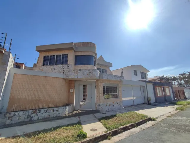 Terreno En Venta Con Casa Quinta En Calle Cerrada Trigal Sur - Valencia 271476