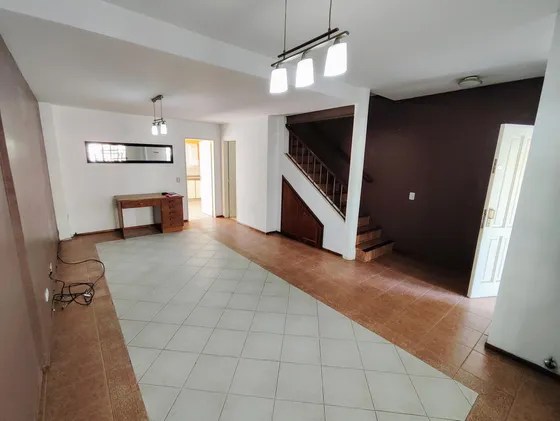 Duplex Tipo Casa Con Cochera