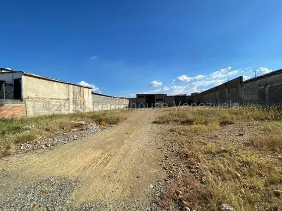 Zulay González Alquila Galpón Zona Industrial 1 Barquisimeto Mls# 25-4141