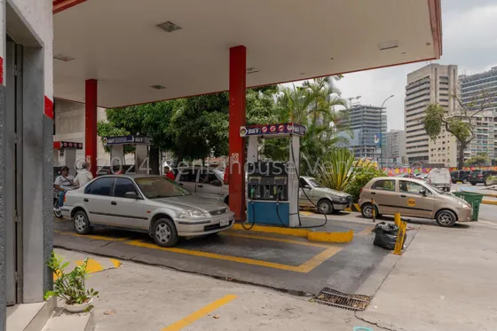 Estación De Gasolina Con Tienda De Conveniencia En Venta