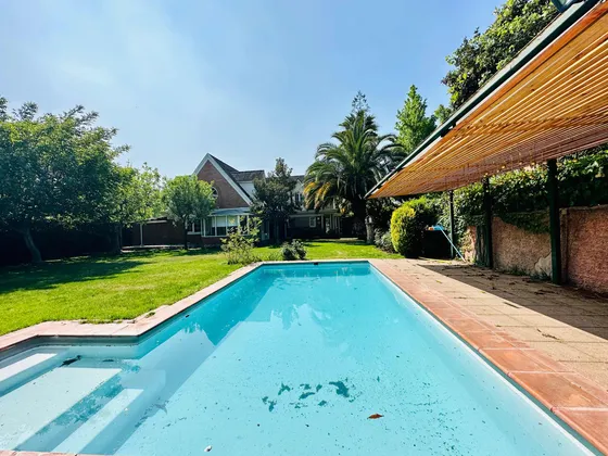 Casa Con Gran Jardin Para Remodelar!
