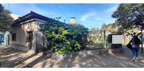 Excelente Propiedad  Sobre Dos Terrenos En Venta. Ituzaingo Norte