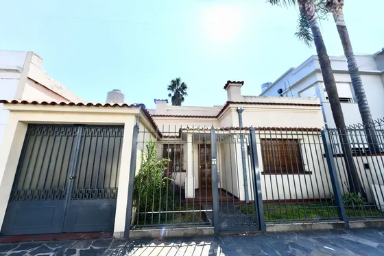 Venta Casa 4 Ambientes En Bernal Centro, Quilmes