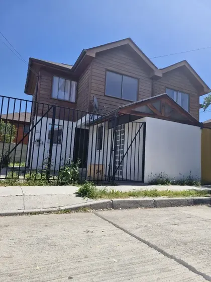 Acogedora Casa De 2 Pisos. Villaseca