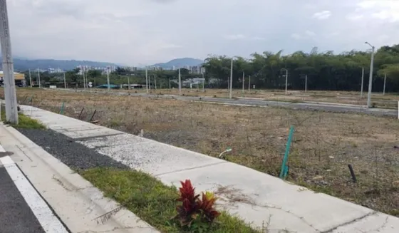 Lote En Venta En La Av Del Pollo/dosquebradas (51424).