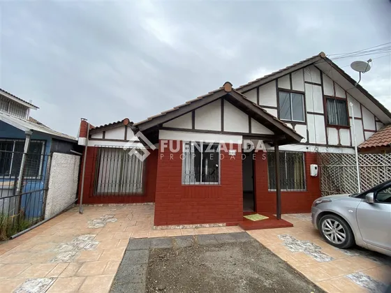 Casa En Venta De 4 Dorm. En Maipú