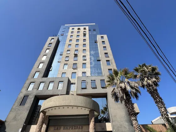 Oficina Amoblada, Edificio Las Empresas, Sector Sur