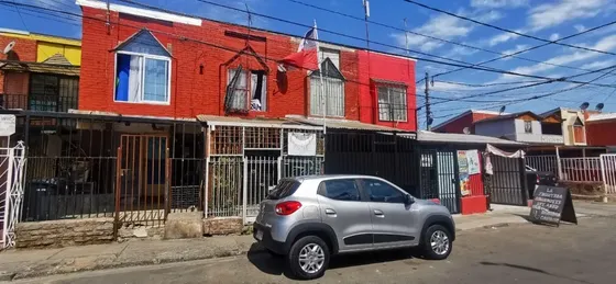 Casa En Venta De 2 Pisos En Calle Esparta - Pudahuel
