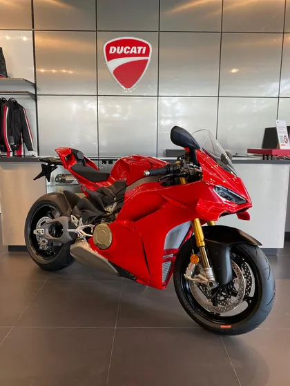 Ducati Panigale V4 S -  Ducati Panigale V4s - Lanzamiento