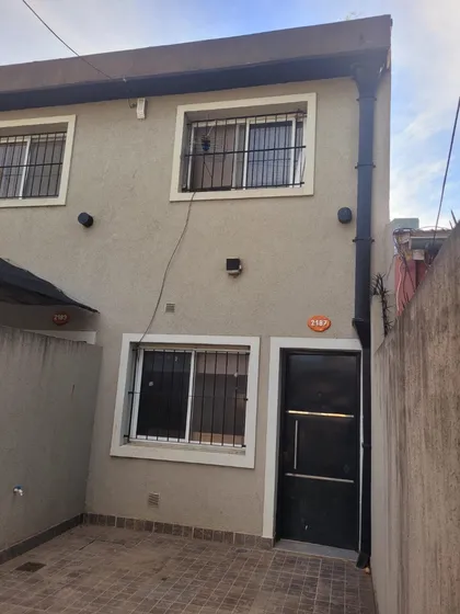 Excelente Duplex En Venta - Sourigues 
