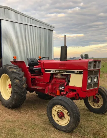 Tractor Muy Sano, Segundo Dueño, 72 Hp Dirección Hidráulica,