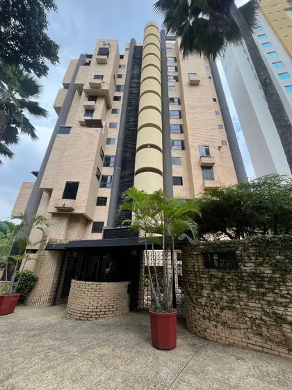 Alquila Apartamento Urb. Las Chimeneas, Res. Faraón