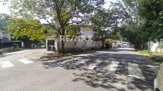 Amplia Casa En Venta Para El Uso Comercial/residencial En Colinas De Bello Monte