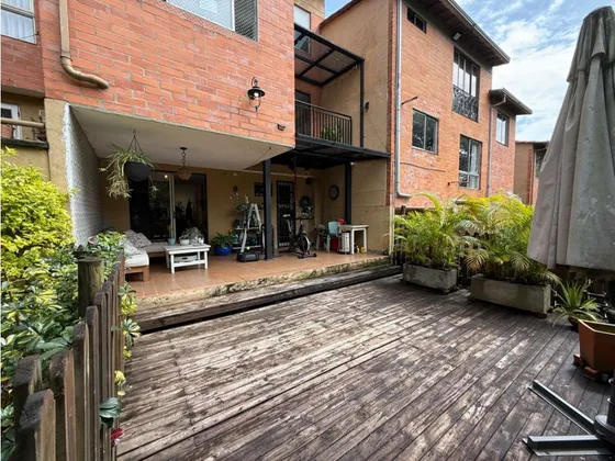 Venta De Casa Remodelada Con Deck Y Espacios Amplios | Las Antillas