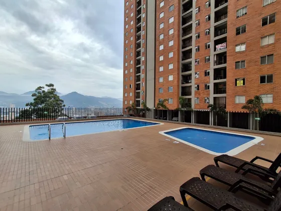 Apartamento En Venta En Las Lomitas En Sabaneta Con Parqueadero Y Útil
