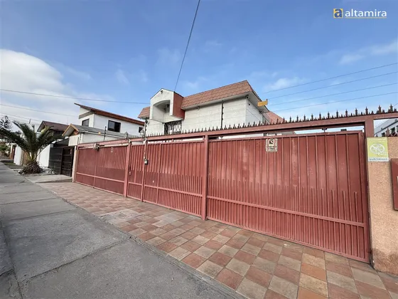 Casa En Arriendo De 6 Dorm. En Iquique