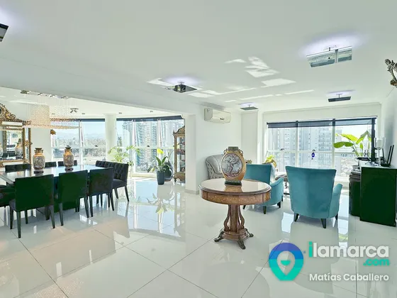 Piso Entero De 4 Dormitorios A La Venta En Torre Vip Uritorco En Altos De Villa Sol, 450 M2